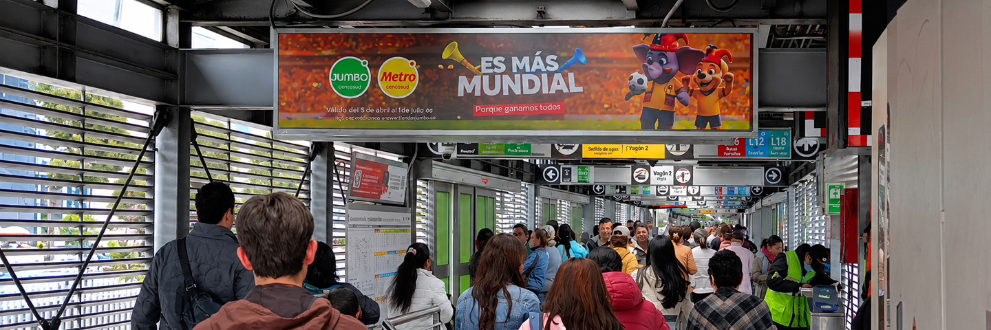 Bus en movimiento por Bogotá