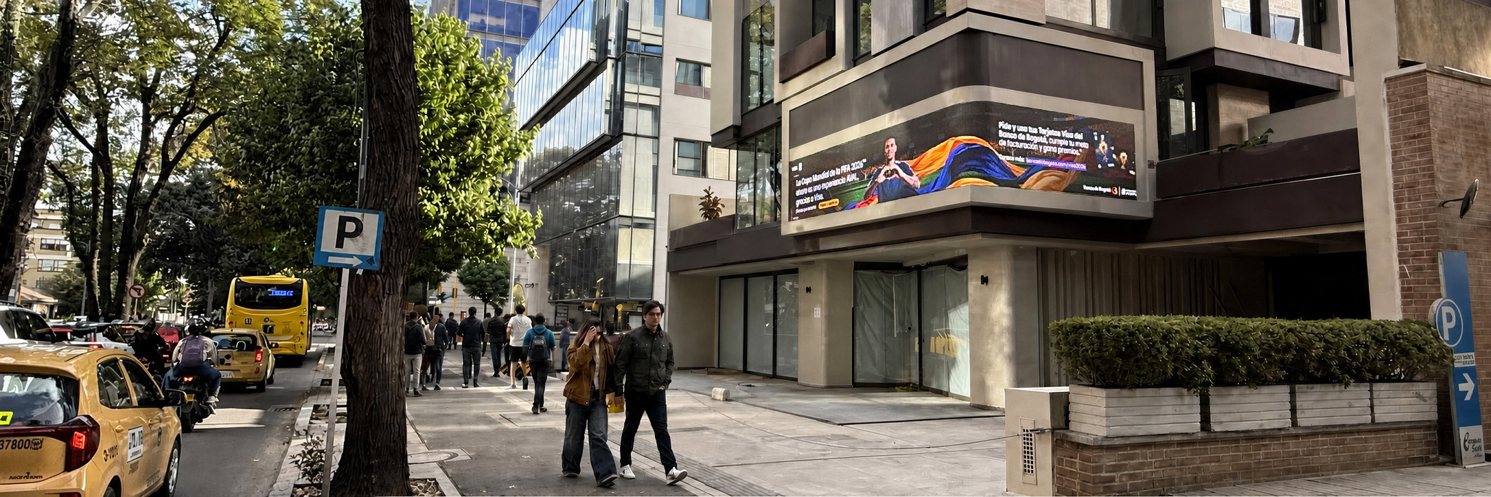 Pantalla DOOH NOTT 9011 en El Chicó